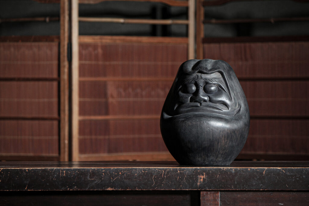 木彫りの達磨 | 赤富士竜市